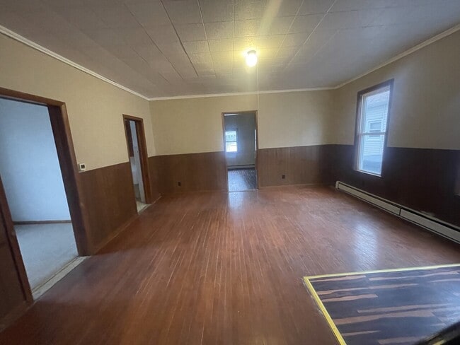 Building Photo - Schiller Ave 111