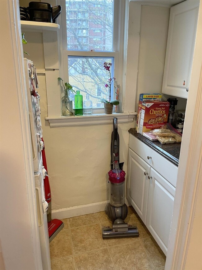 Foto del edificio - 8 Sanborn Ave