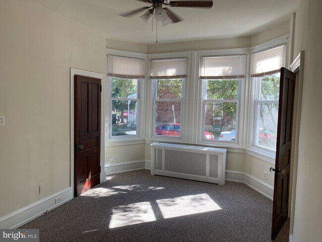 Building Photo - 1636 Dyre St