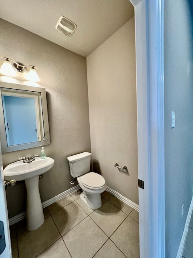 Building Photo - Park at Blackhawk / 5 bedrooms, 2.5 bathro...