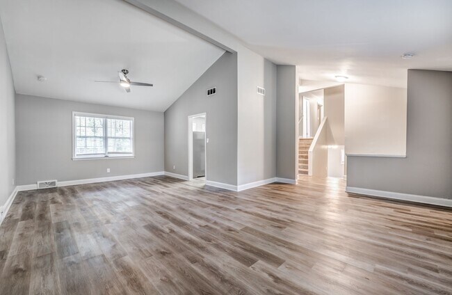 Foto del edificio - Charming 4-Bedroom, 3-Bath Single-Family H...