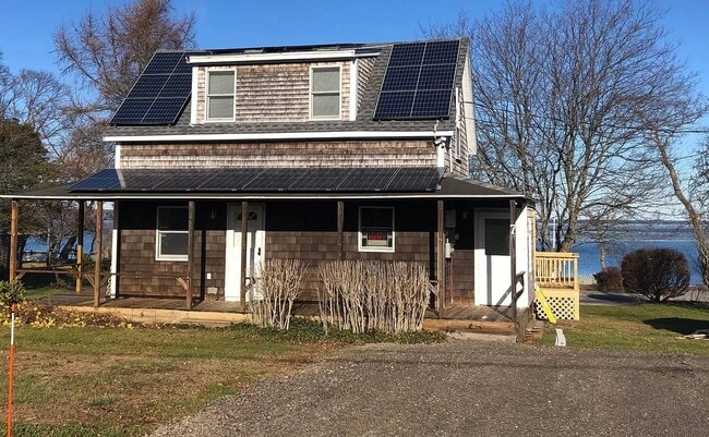 Front of house - 7 Old Orchard Ln