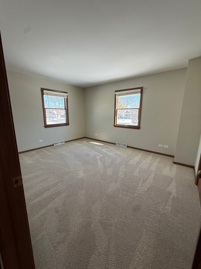 Building Photo - 39 Spuhler Dr