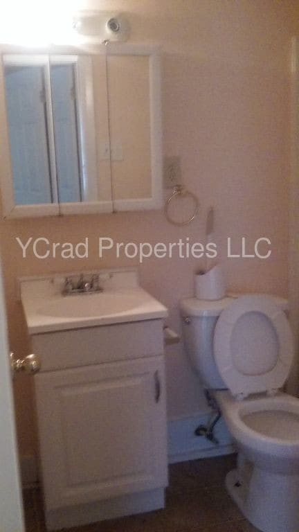 Building Photo - 3 Bedroom Ranch Home, Large Backyard