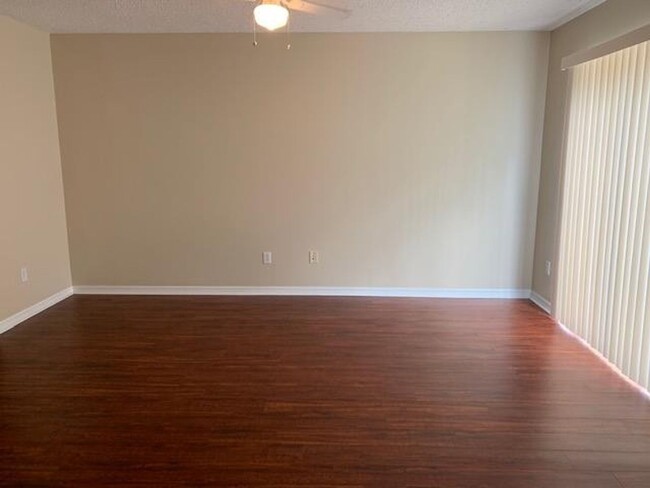Foto del edificio - 12977 Lexington Summit St