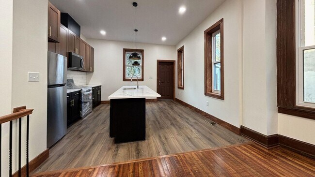Building Photo - 219 Manheim St