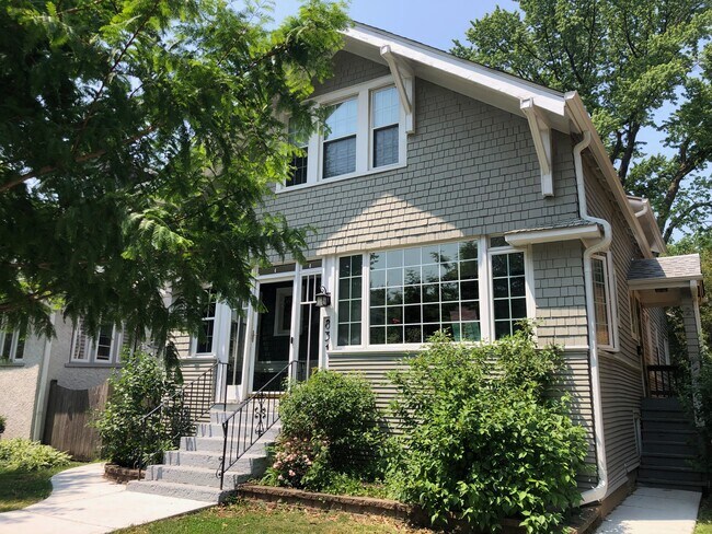 Owner occupied 2 Flat - 831 S Grove Ave
