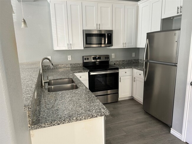 Building Photo - 16956 W Ivanhoe St