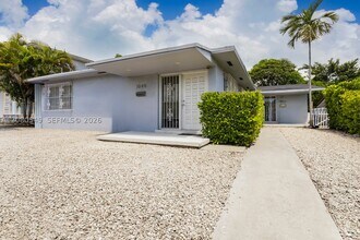Building Photo - 1045 SW 12th St