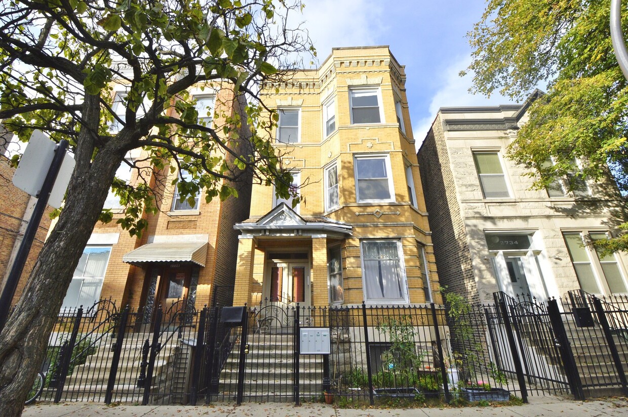 Primary Photo - 2736 W Evergreen Ave