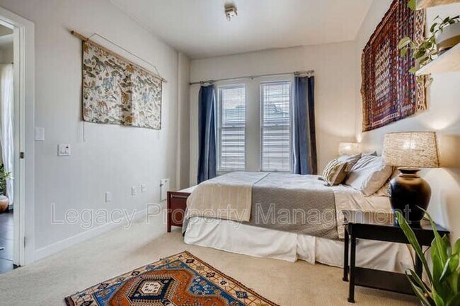 Building Photo - 410 Acoma St
