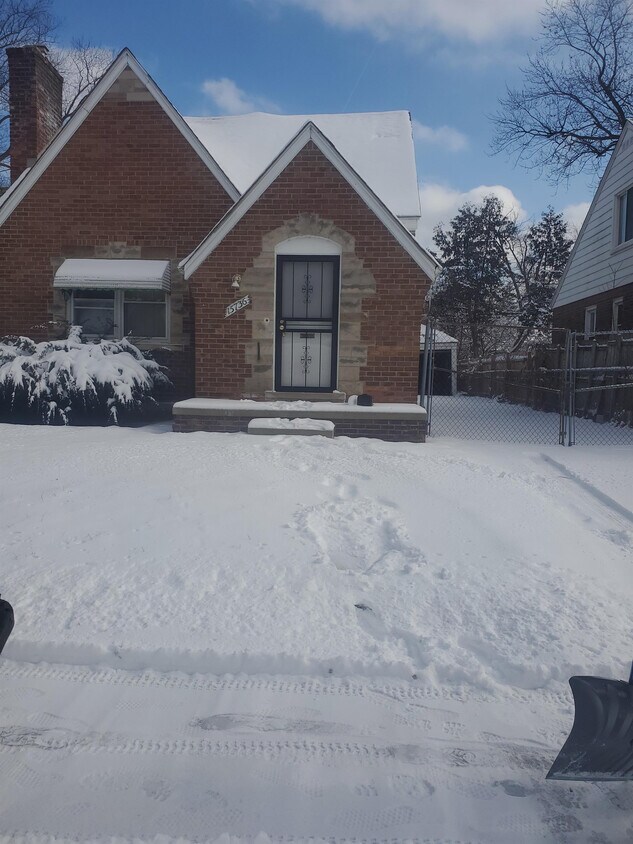 15736 Biltmore St, Detroit, MI 48227 House for Rent in Detroit, MI