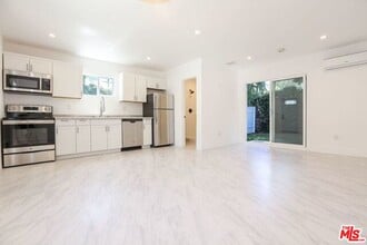 Building Photo - 5307 1/2 Don Pio Dr