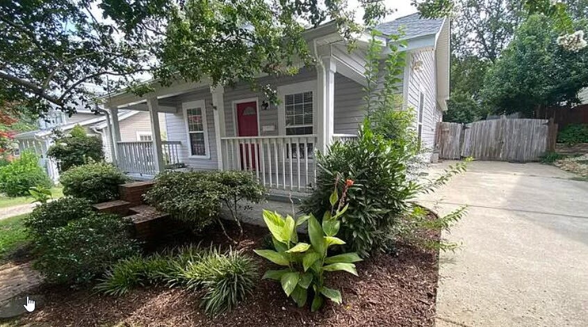 Primary Photo - 1006 Parker St
