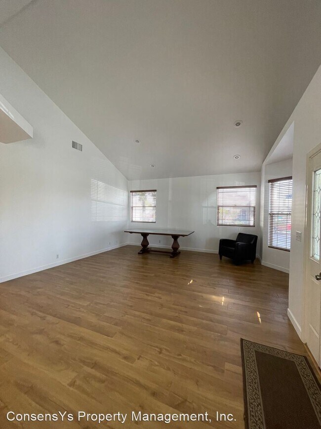 Building Photo - 3 br, 2 bath House - 201 W. Whiting Avenue