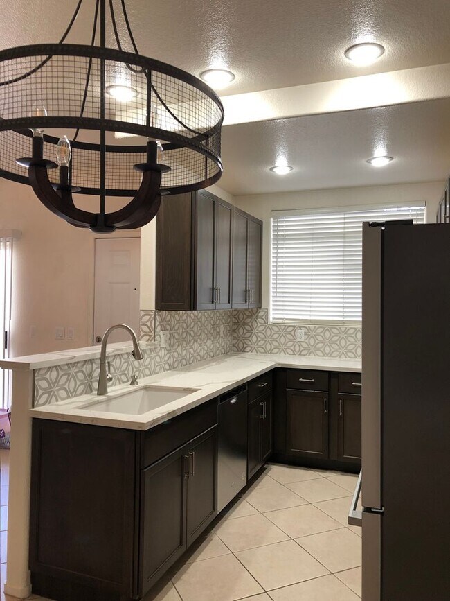 Building Photo - Green Valley Ranch Condo