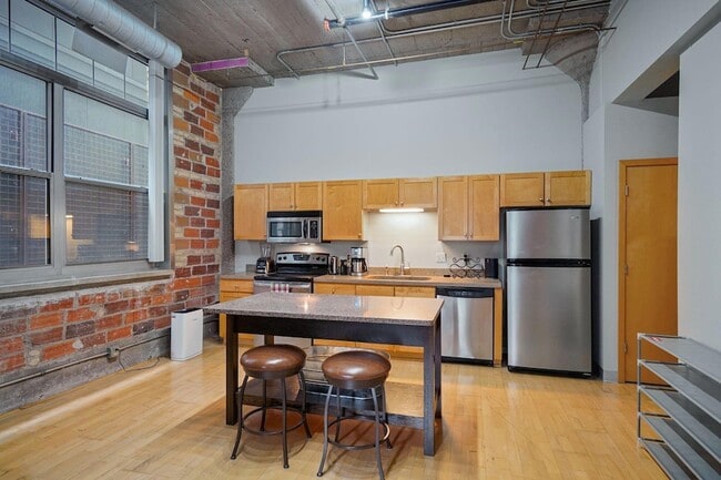 Building Photo - 521 S 7th St