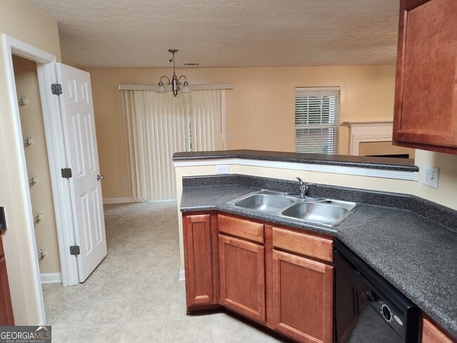 Building Photo - 2135 Pineview Trail