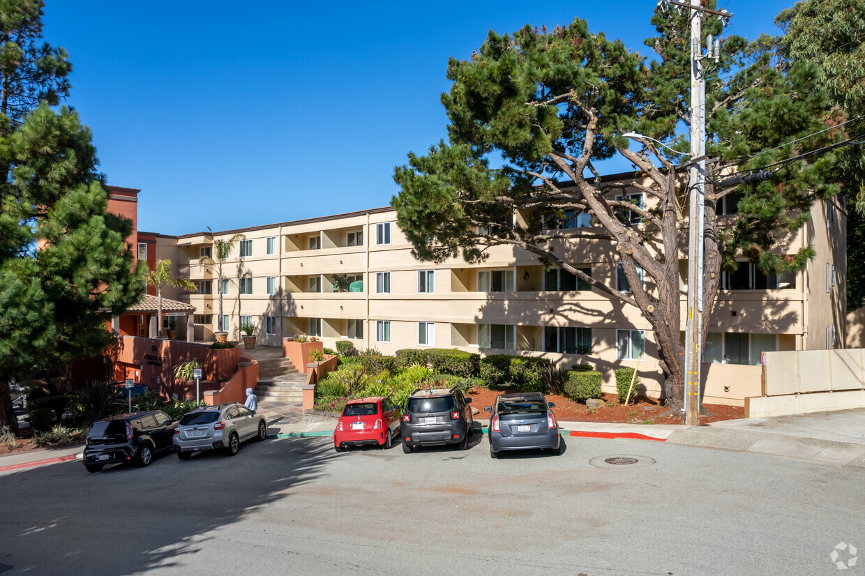 Primary Photo - Horizons West Apartments