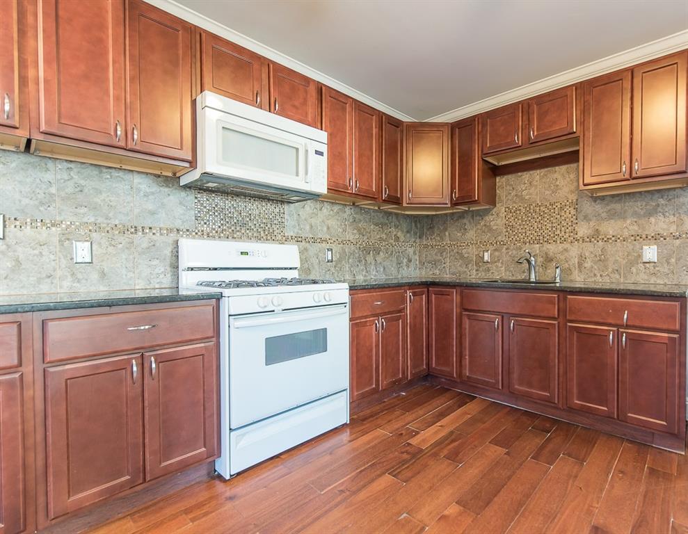 Primary Photo - 110 Willow St