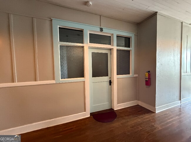 Building Photo - 359 Railroad St