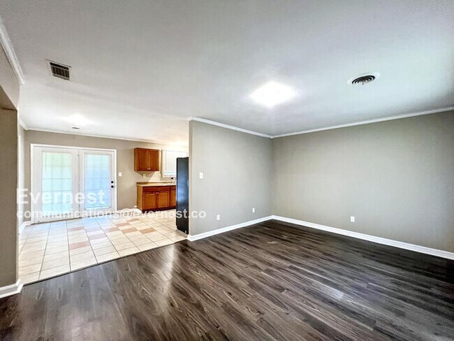 Foto del edificio - 3685 Woodland Dr
