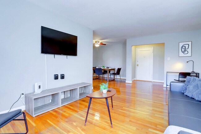 Foto del edificio - 1420 W Abingdon Dr