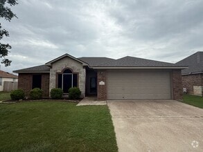 Building Photo - 7819 Woodbury Dr