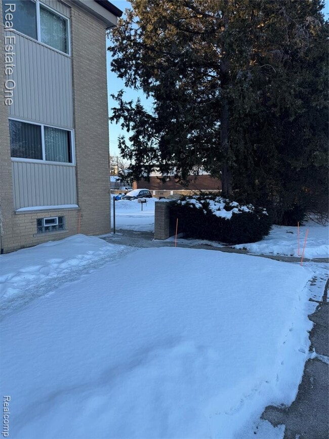 Building Photo - 25835 Lahser Rd