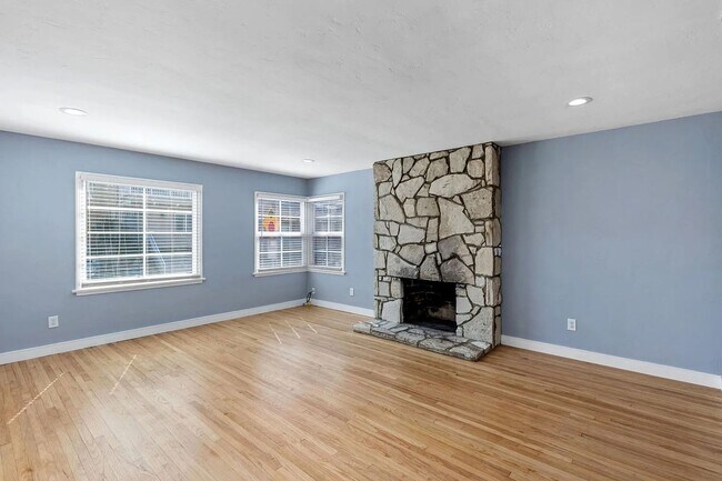 Foto del edificio - Charming 3BD/2BA Hermosa Beach Bungalow