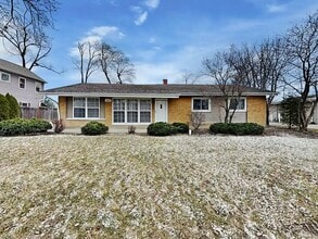 Building Photo - 136 Princeton St