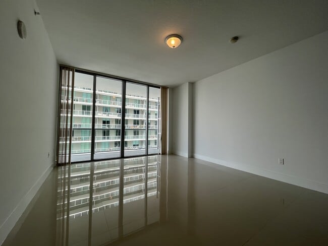 Foto del edificio - 79 SW 12th St