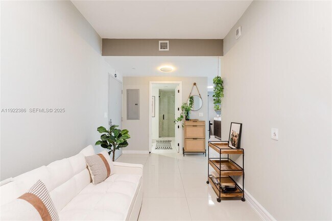 Foto del edificio - 488 NE 18th St