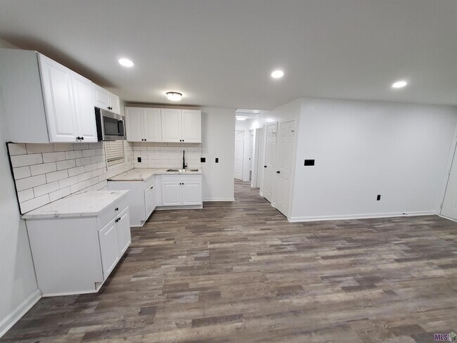 Foto del edificio - 7650 Gov Derbigny Dr