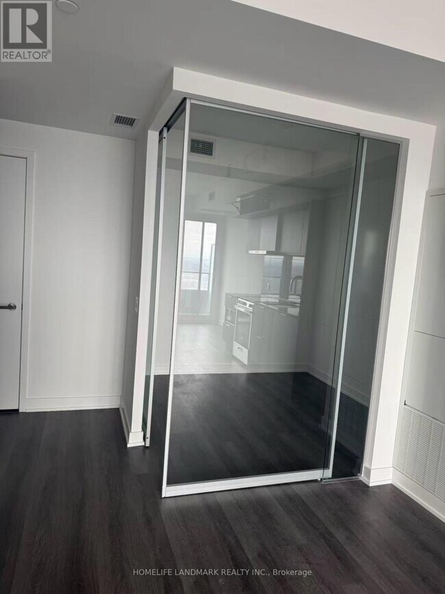 Photo du bâtiment - 448 Burnhamthorpe Rd W