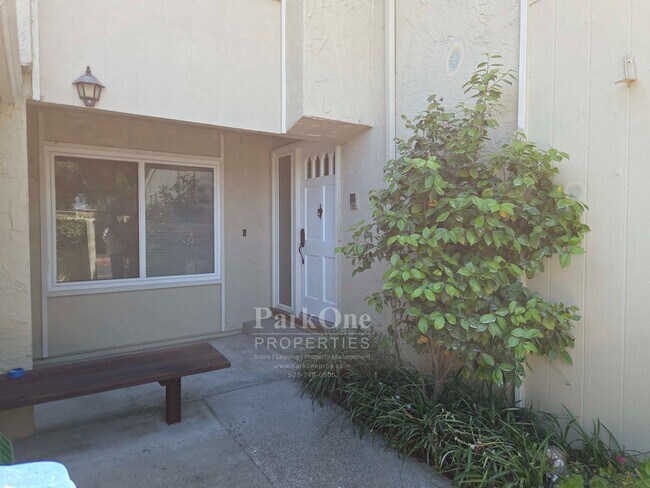 Foto del edificio - Spacious and Updated Heather Farms Townhome for Lease
