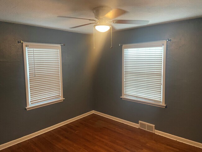 Foto del edificio - 4807 Rainbow Blvd