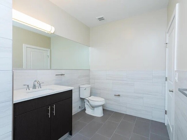 Building Photo - 432 52nd St