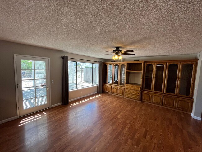 Foto del edificio - 1090 Foxenwood Dr