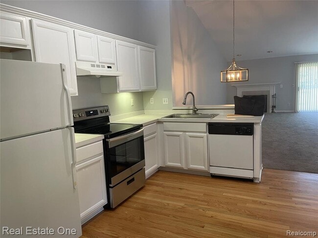 Building Photo - 2519 Westmont Cir