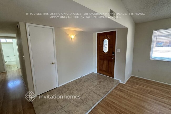 Building Photo - 1643 W Muriel Dr