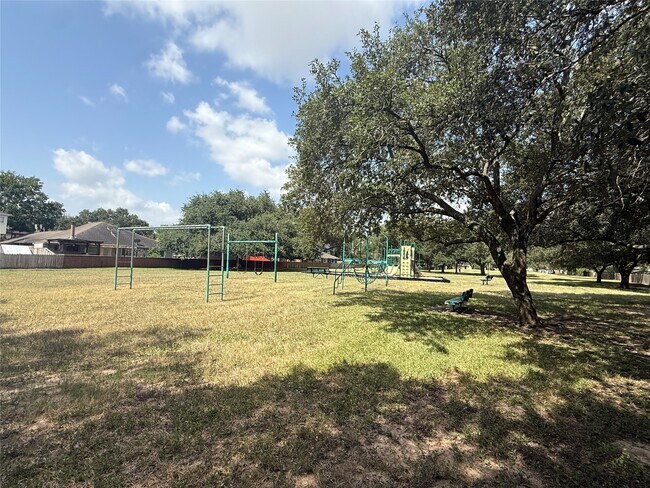 Foto del edificio - 1703 Windy Knoll Dr