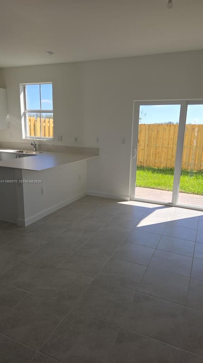 Building Photo - 2717 SE 26th Rd