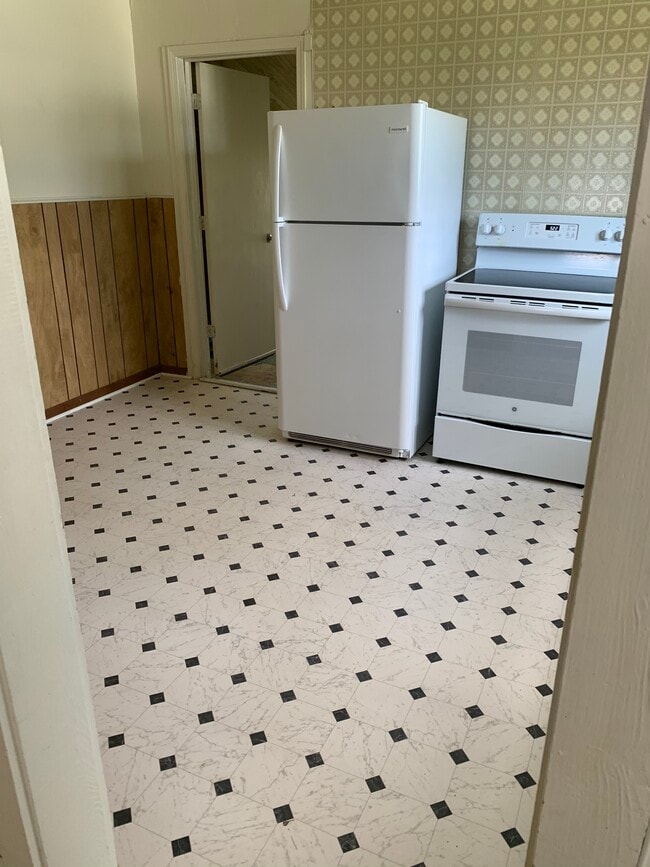 Building Photo - 708 Cherry St