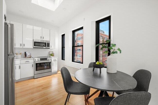 Building Photo - 107 Jersey St