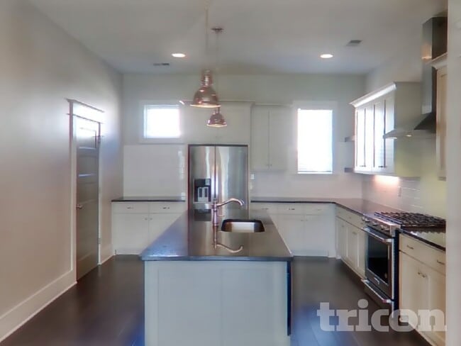 Foto del edificio - 1263 Hillwood Private Cove