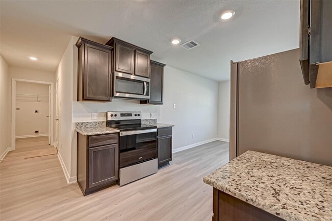 Building Photo - 20834 Solstice Point Dr