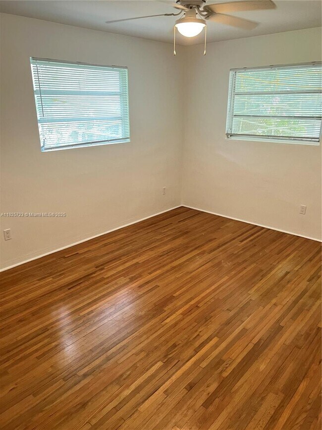 Foto del edificio - 550 NE 76th St