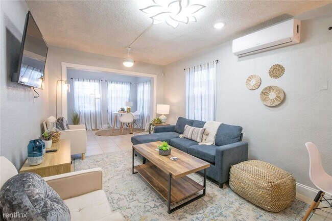 Foto del edificio - 3 br, 2 bath House - 2339 Hope St
