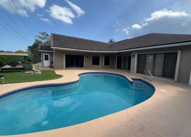 Building Photo - 1250 Barnstaple Cir